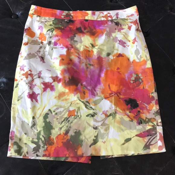 J. Crew Dresses & Skirts - J Crew floral pencil skirt sz 8 J. Crew Dresses & Skirts - J Crew floral pencil skirt sz 8